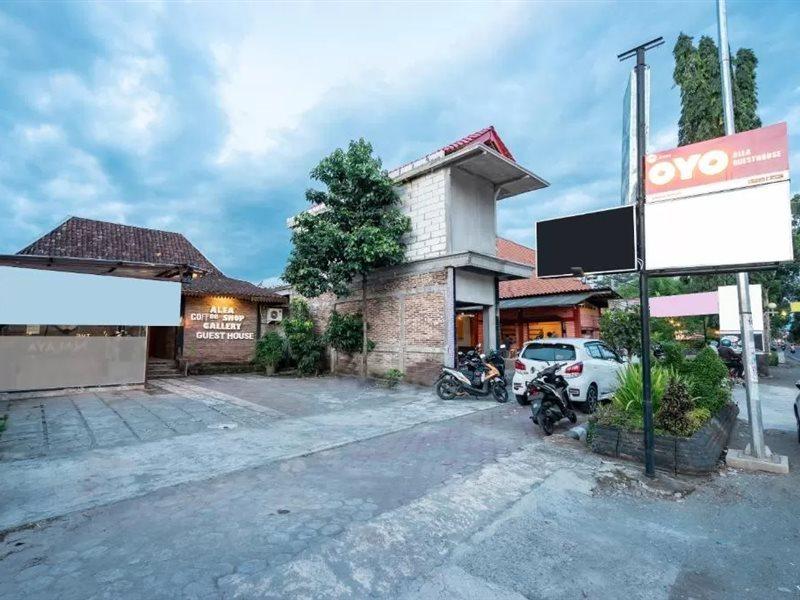 Oyo 2380 Alea Guesthouse Muntilan Exterior photo