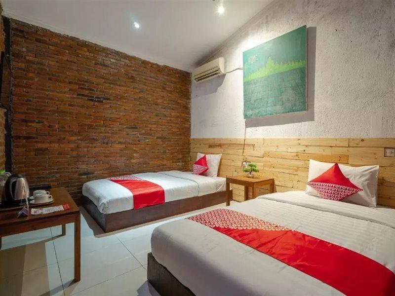Oyo 2380 Alea Guesthouse Muntilan Exterior photo