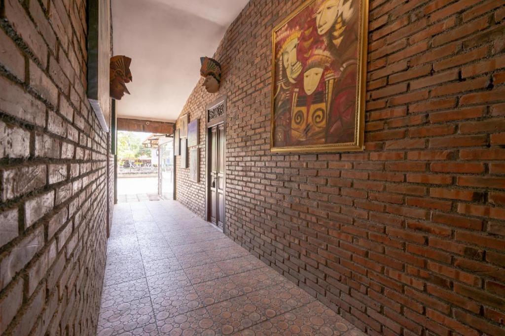 Oyo 2380 Alea Guesthouse Muntilan Exterior photo