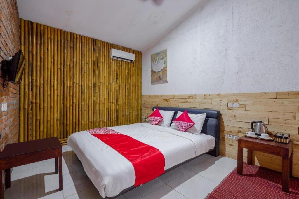 Oyo 2380 Alea Guesthouse Muntilan Exterior photo