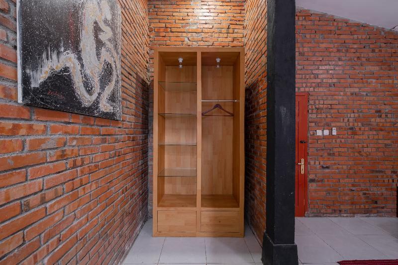 Oyo 2380 Alea Guesthouse Muntilan Exterior photo