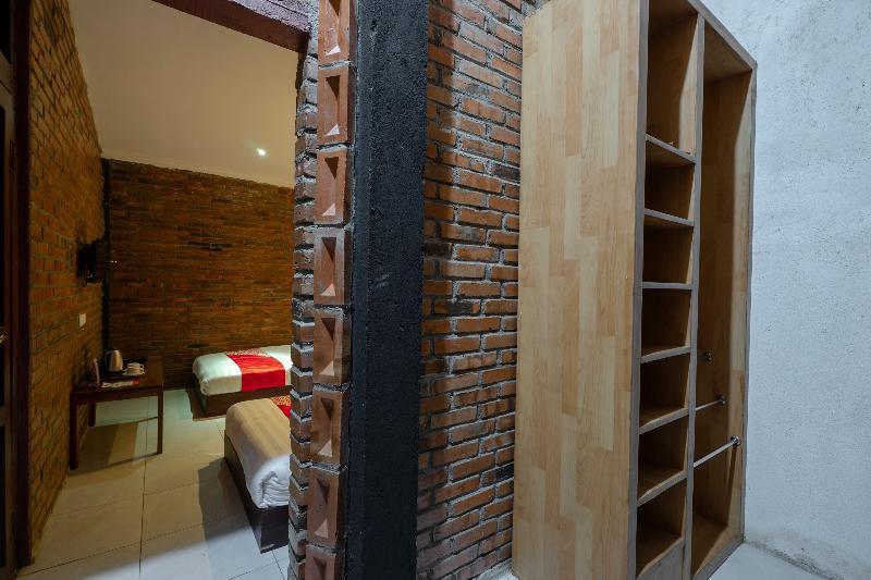 Oyo 2380 Alea Guesthouse Muntilan Exterior photo