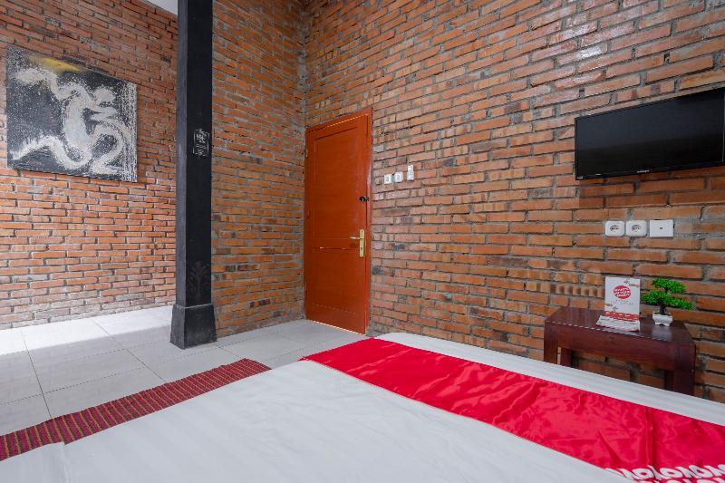 Oyo 2380 Alea Guesthouse Muntilan Exterior photo