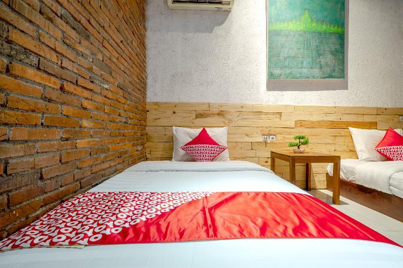 Oyo 2380 Alea Guesthouse Muntilan Exterior photo